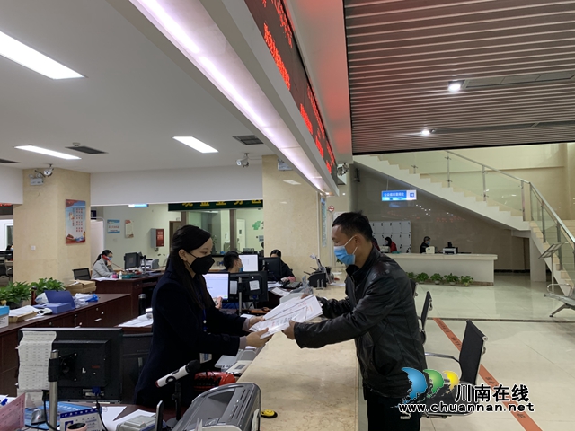 泸县：便民新举措 打通养老保险转移接续服务的“最后一公里”