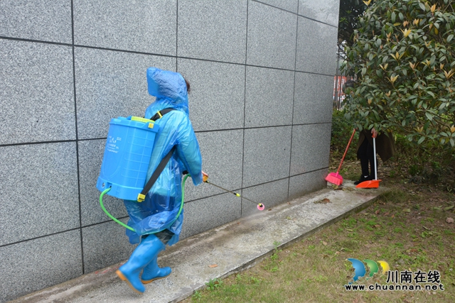 泸州中院开展“周末卫生大扫除”活动(图5)