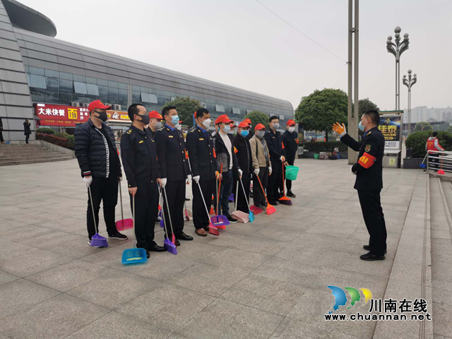 龙马潭区综合行政执法局开展爱国卫生运动“周末卫生大扫除”