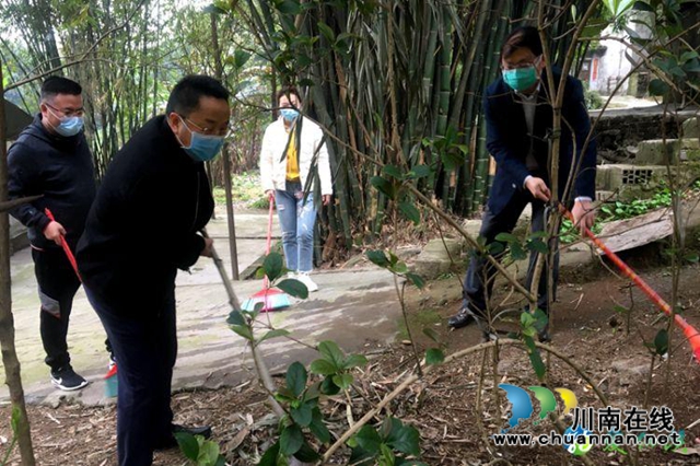 纳溪区万名党员干部职工为家园“清肺”(图4)