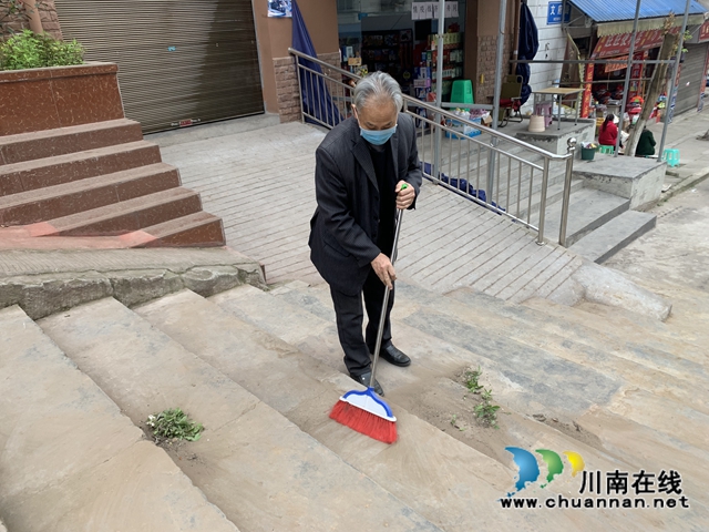 泸县潮河镇爱国卫生运动中的热心背影(图3)