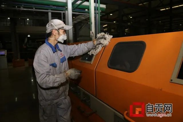 整得扎实!这周末,10万自贡人干了一件美丽的事(图5) 整得扎实!这周末,10万自贡人干了一件美丽的事(图5)