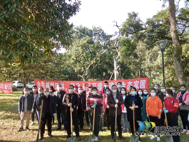 江阳区茜草街道开展义务植树活动，为江阳生态文明建设再添一份新绿