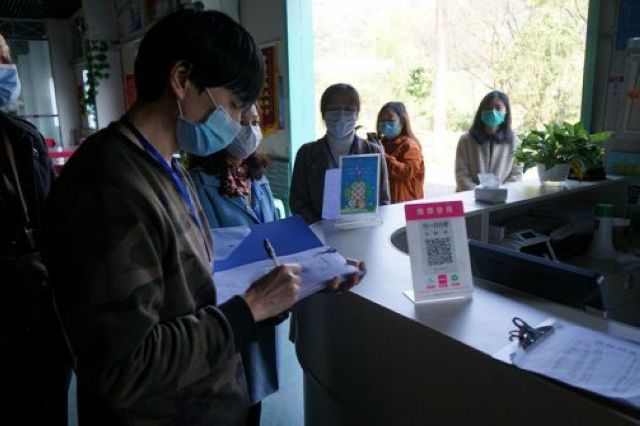 泸州市市场监管部门和消委组织联合开展消费市场体察活动(图3)