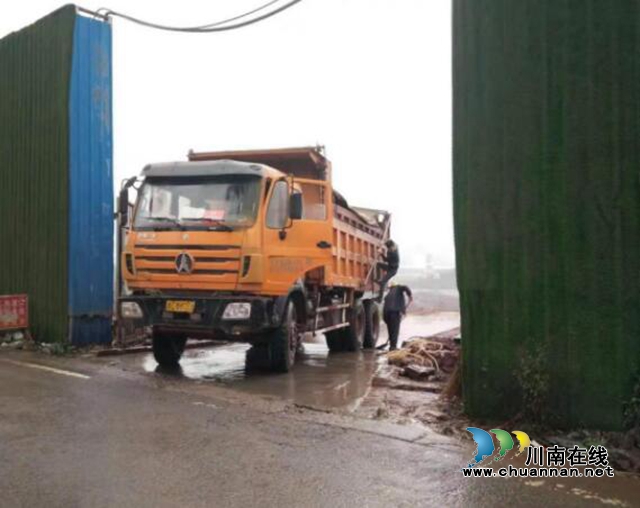 古蔺县综合行政执法局：狠抓道路扬尘治理  改善城区空气质量(图2)