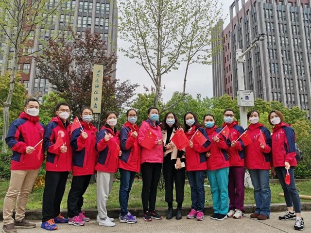 【武汉战疫】西南医大附院50名医护人员光荣完成使命，完美收队！(图2)