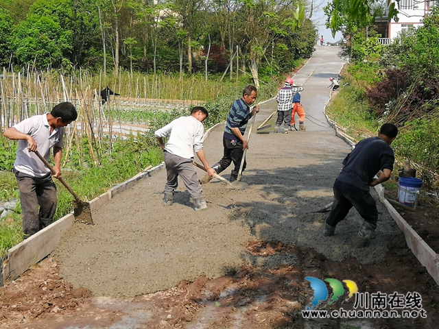 江阳区华阳街道西岸村：筹资投劳修公路 党建引领奔小康