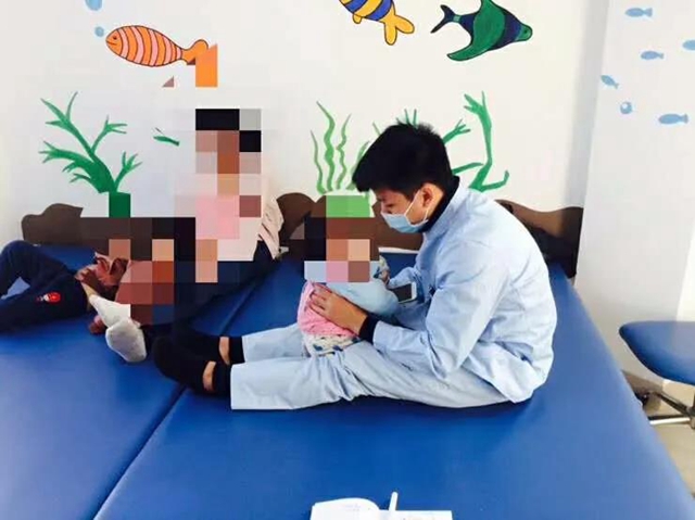脑瘫智障儿童，家庭不可承受之痛！(图12)