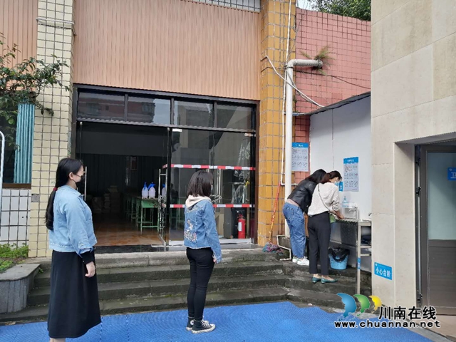 纳溪逸夫小学开展“新冠肺炎疫情背景下开学防控演练”活动(图3) 纳溪逸夫小学开展“新冠肺炎疫情背景下开学防控演练”活动(图3)