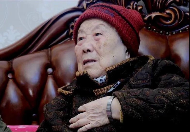 【风雨70载·忠山力量】那会儿没有救护车，医护人员用什么转运病人？(图3)