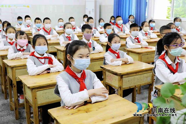 龙马潭：抗疫英雄走进课堂 电视直播讲述援鄂故事(图4)