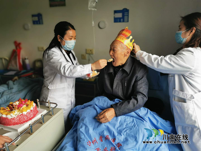 泸州骨病医院院长雷辉卯:坚守医者初心,不负患者信任(图6) 泸州骨病医院院长雷辉卯:坚守医者初心,不负患者信任(图6)