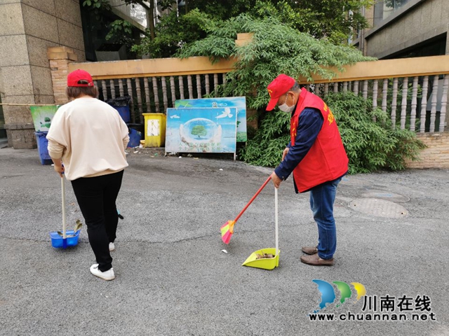 江阳区茜草街道沙坪社区开展爱国卫生月环境整治周活动
