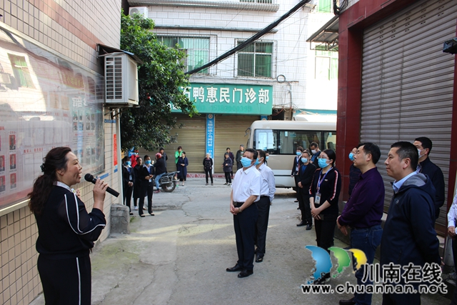 颜习林到泸县玉蟾街道视察村民自治工作开展情况(图2)