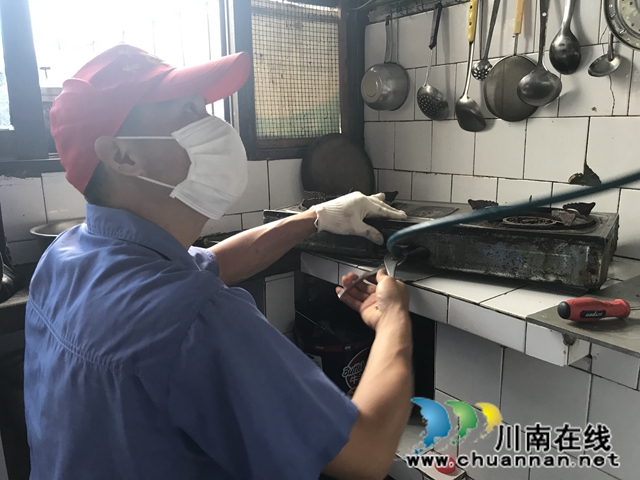 龙马潭区小市街道：“壹修哥”，居民的暖心人(图3)