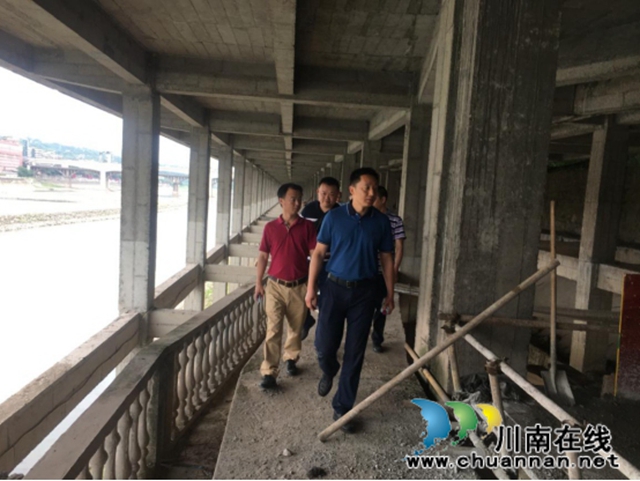 江阳区北城街道党工委书记袁勇刚带队检查低洼地带汛期安全
