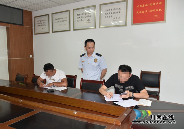 堵塞小区道路 泸州2名私家车主被罚抄写消防法规