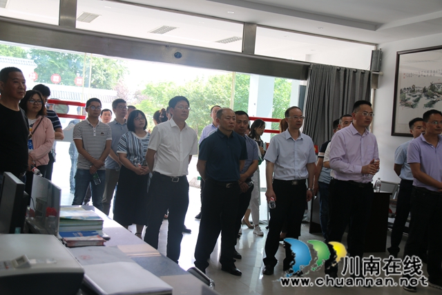 雅安市委组织部副部长刘宝一行到泸县玉蟾街道调研党建引领农村集体经济增收工作(图5)