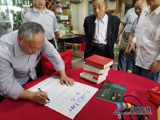 泸州本土作家赠“粮” 山乡孩子将披上“文学的翅膀”(图17)