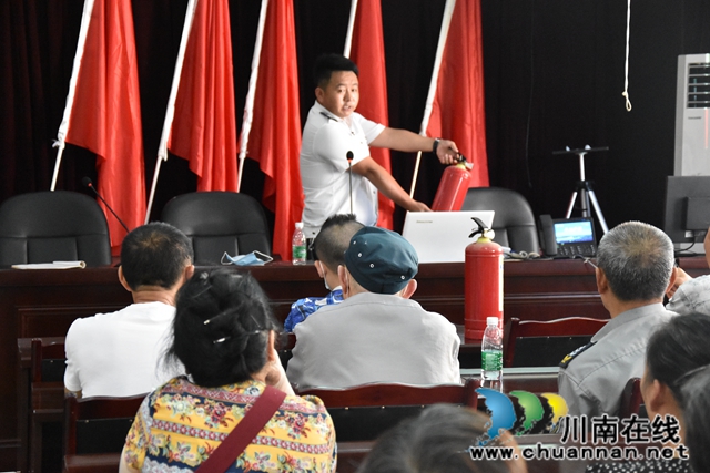 泸县玉蟾街道开展消防安全知识培训