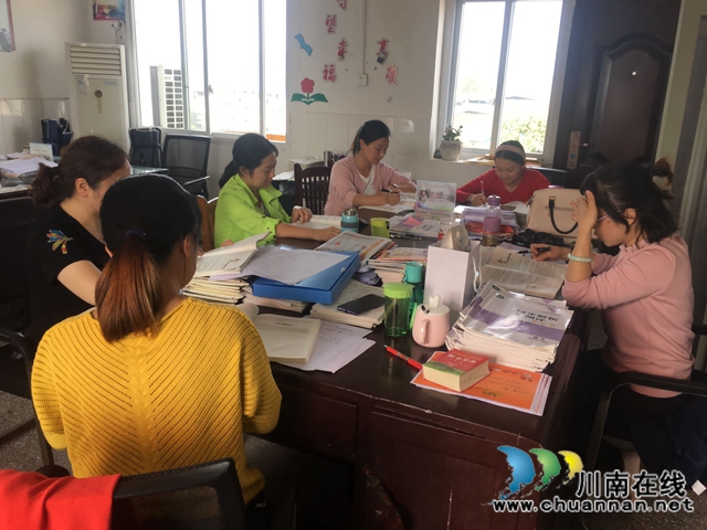 纳溪区龙车镇鼓楼山小学数学组开展集体备课活动