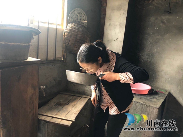 泸县市场监督管理局开展脱贫攻坚挂牌督战交叉检查(图4)