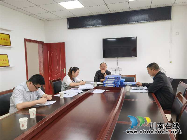泸县市场监督管理局开展脱贫攻坚挂牌督战交叉检查(图2)