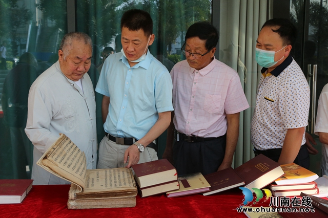 泸州市首届姓氏文化与家谱、族谱展示交流会成功举办(图17)