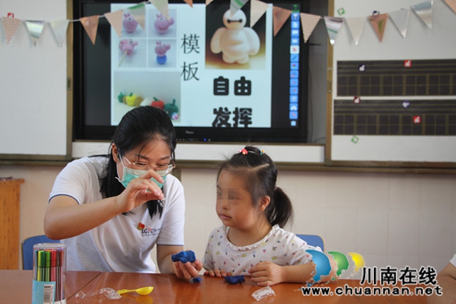 龙马潭区特殊教育学校接受爱心捐赠