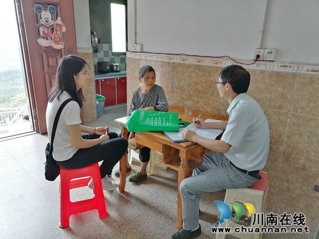 泸县玉蟾街道开展脱贫攻坚普查工作