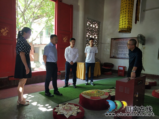 何刚到龙马潭区罗汉街道指导宗教场所“两乱”治理情况(图2) 何刚到龙马潭区罗汉街道指导宗教场所“两乱”治理情况(图2)