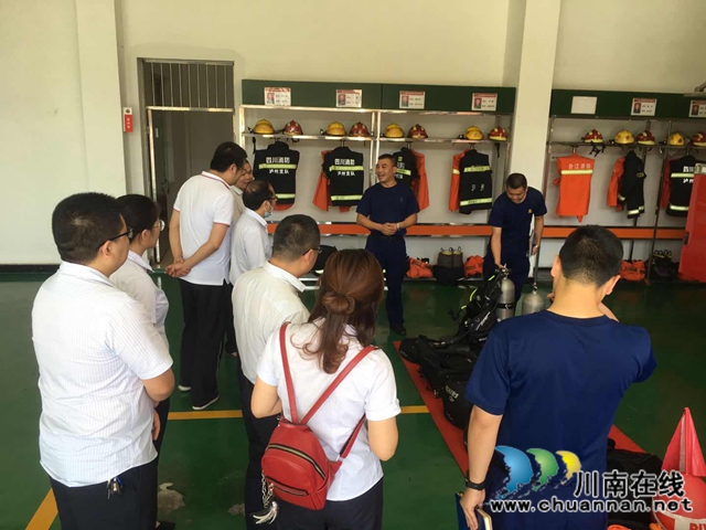 合江县消防救援大队组织开展消防队开放日体验活动(图2) 合江县消防救援大队组织开展消防队开放日体验活动(图2)