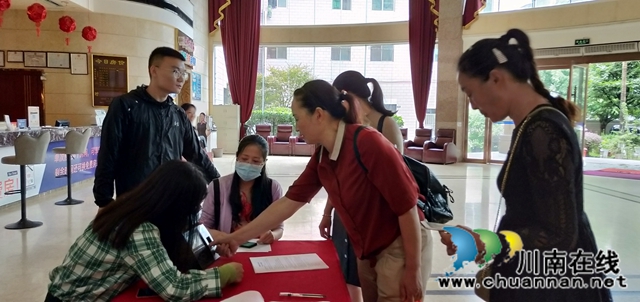 泸县:农民工党员返乡就业创业有盼头(图2) 泸县:农民工党员返乡就业创业有盼头(图2)