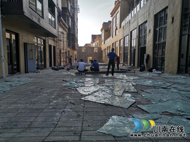 龙马潭区综合行政执法局依法拆除大型违法建设