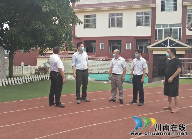 泸县潮河镇开展学校安全综合检查(图3)