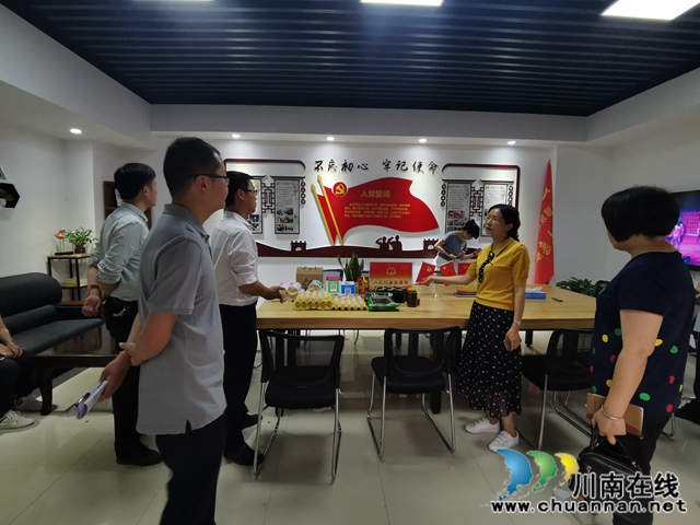 泸县云锦镇考察团到龙马潭区红星街道大驿坝社区锦华十年城小区考察基层治理工作
