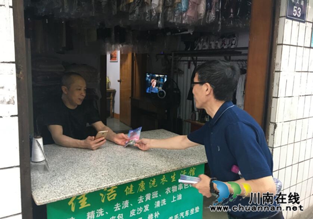 江阳区北城街道城垣社区开展“安全生产月”知识宣传活动