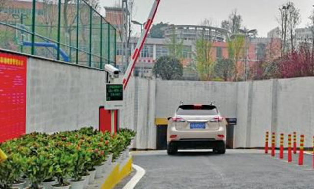 泸州部分社会停车场开启不接触支付停车功能