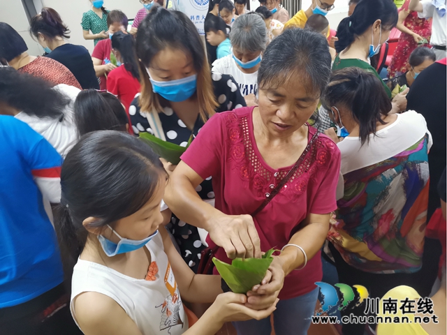 粽香飘爱意 感恩永流传！龙马潭区红星街道新民社区开展“我们的节日·端午节”亲子活动(图3)