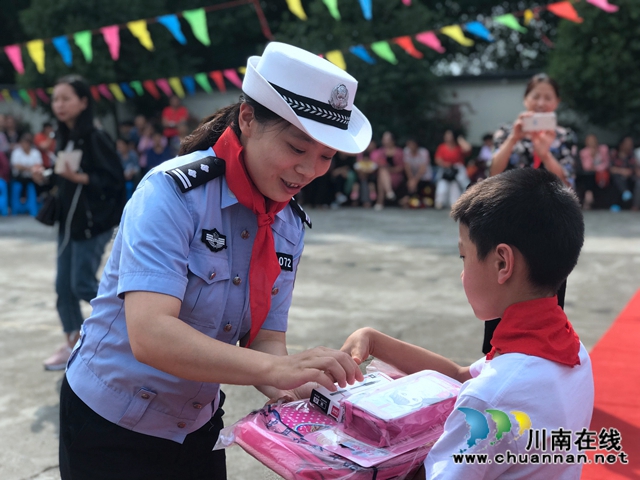 ​女交警大队长唐娟娟的警察故事：用无悔青春在高速上书写韶华(图12)