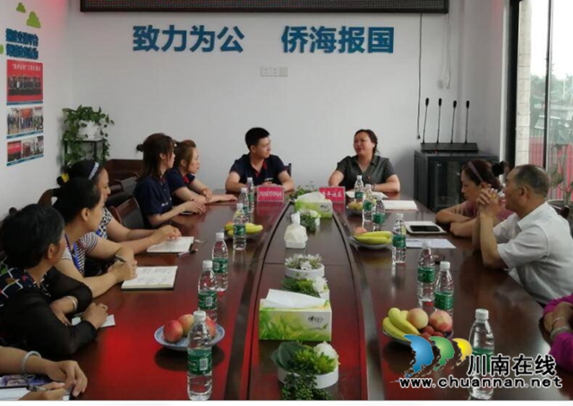 泸县玉蟾街道人大代表持续开展走访企业、群众工作