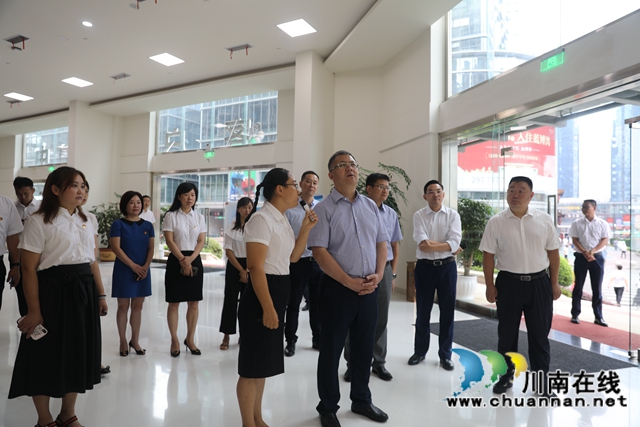 市委常委、市委组织部部长梁磊带队到江阳区华阳街道调研基层党建工作(图2)