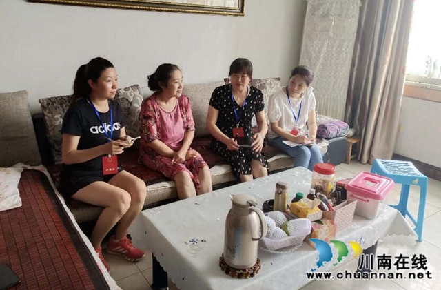 江阳区北城街道:人大代表小组走访群众收集意见(图2) 江阳区北城街道:人大代表小组走访群众收集意见(图2)