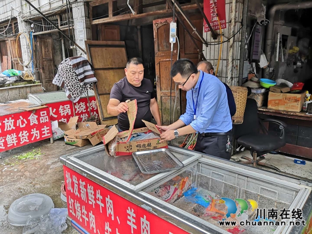 泸县立石市监所开展厄瓜多尔冻虾排查工作(图2) 泸县立石市监所开展厄瓜多尔冻虾排查工作(图2)