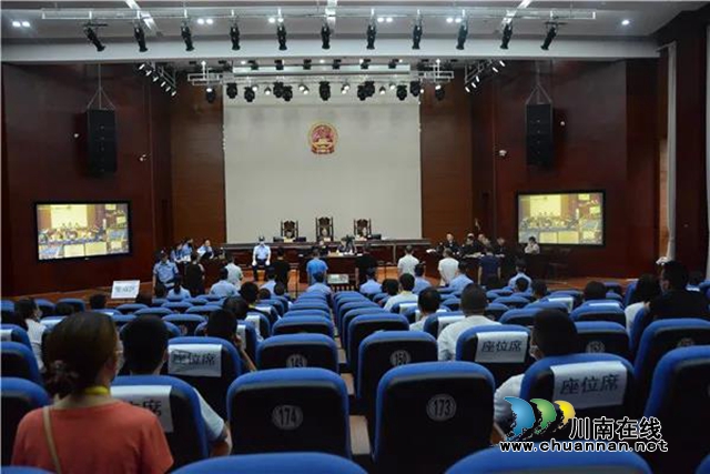 江阳区法院公开开庭审理一起“套路贷”刑事案件，8人被指控涉嫌诈骗(图1)