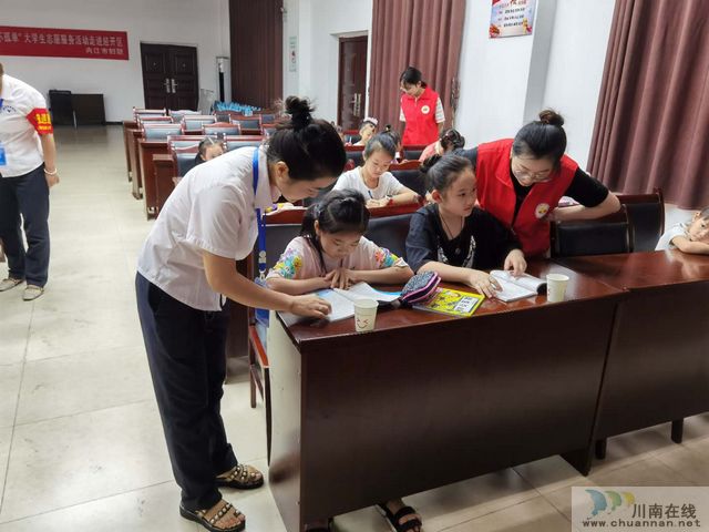 “志愿者服务队”走进内江寿溪桥社区关爱留守儿童