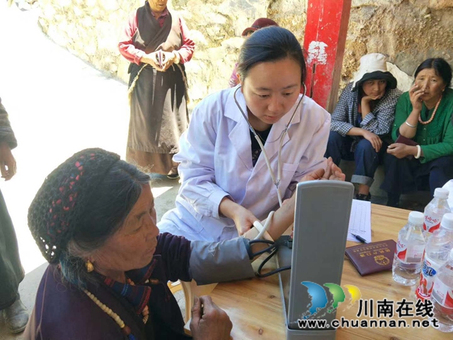 温情真情友情！泸州市援乡城县医疗组文艺蓉的乡城故事(图1)