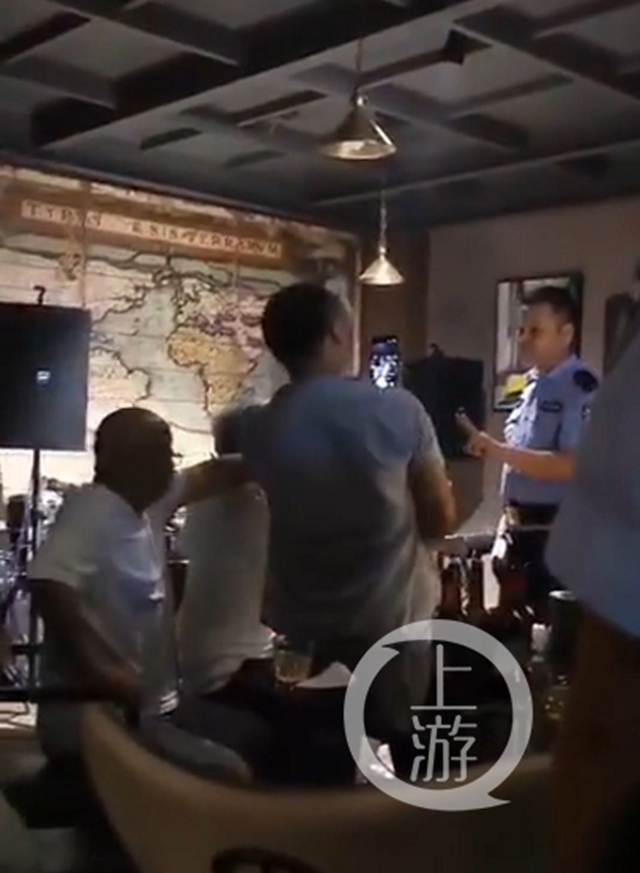 宜宾5公职人员“迦南咖啡馆事件”中被拘，纪委调查幕后官员违规经商