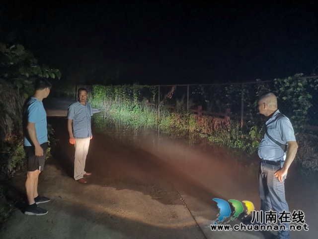泸县玉蟾街道开展防汛减灾排查工作(图1)