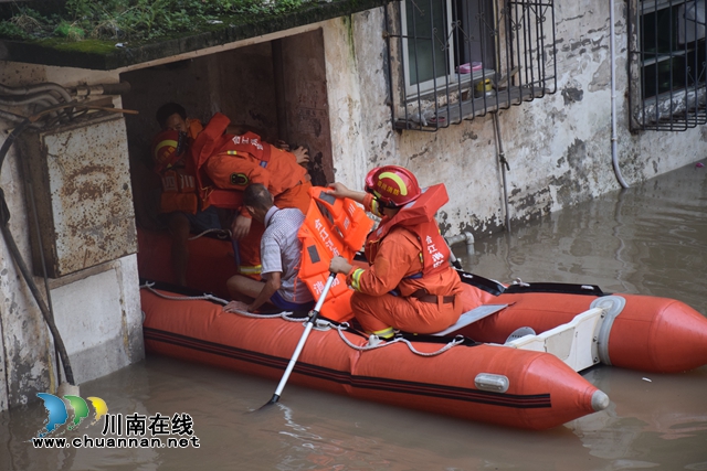 洪峰过境　合江消防紧急疏散被困群众18人(图7)
